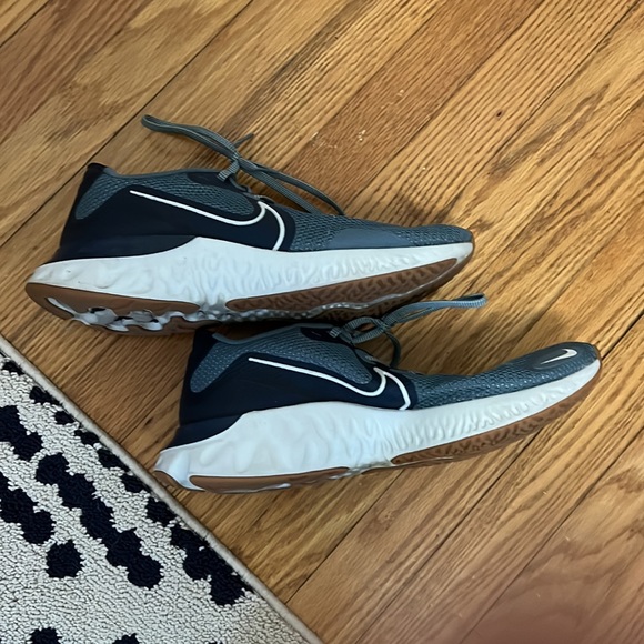 Nike Renew sneakers - Picture 2 of 5